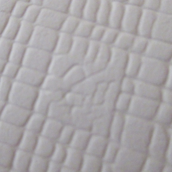 Vintage pair leaf shaped plates - Picture 8 of 9